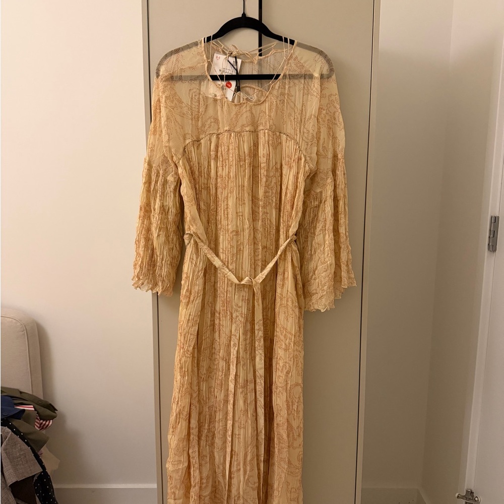 Elegant Cream Lace Dress